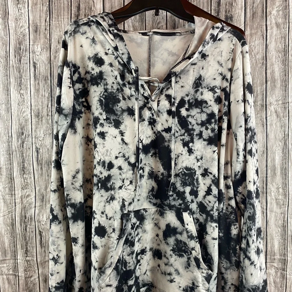 Tie-Dye Lace-Up Hooded longsleeve - Black & White